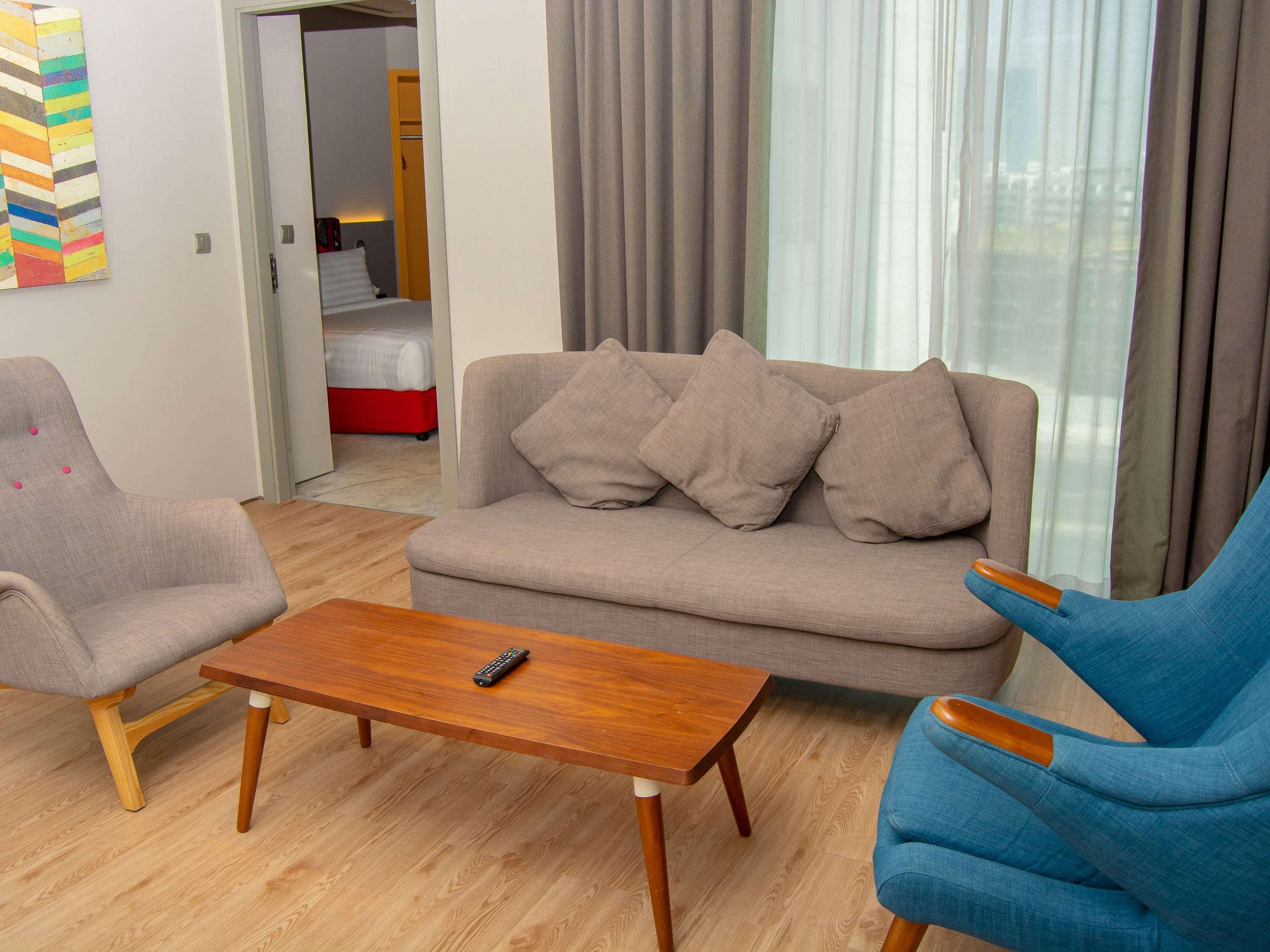 Ibis Styles Dubai Jumeira Экстерьер фото